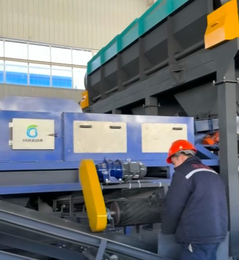 路友華選全套分選設(shè)備試機(jī)工作，在專(zhuān)業(yè)技術(shù)員的指導(dǎo)下有序開(kāi)展。